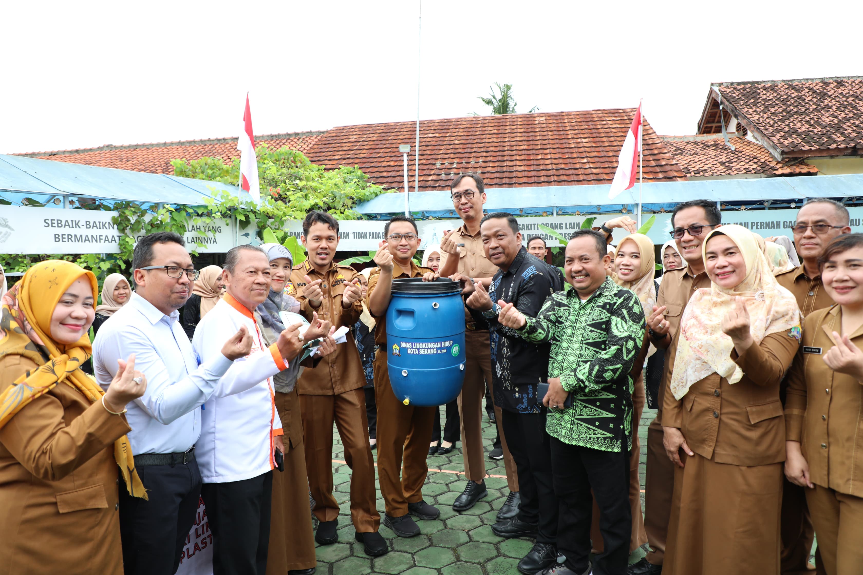Peresmian Bank Sampah di SDN Banjarsari 5 Kota Serang