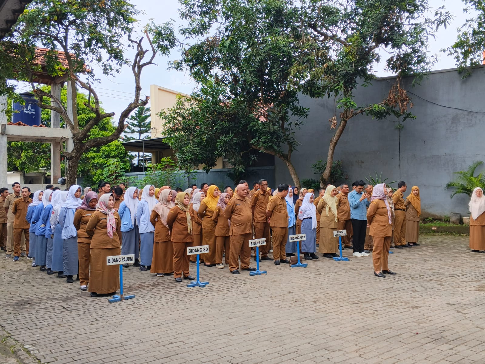 TEKANKAN DISIPLIN SEBAGAI TANGGUNG JAWAB MORAL